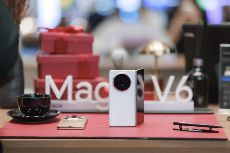 HONOR Magic V6 ขายแล้ววันนี้! สัมผัสที่สุดแห่งสมาร์ตโฟนจอพับสุดแกร่งและเก่งรับโปรพิเศษ HONOR V Care มูลค่า 29,999 บาท พร้อมสิทธิ์เก่าแลกใหม่ ลดสูงสุด 10,000 บาท