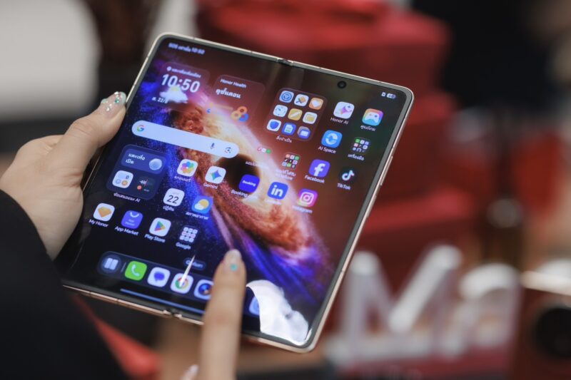 HONOR Magic V6 ขายแล้ววันนี้! สัมผัสที่สุดแห่งสมาร์ตโฟนจอพับสุดแกร่งและเก่งรับโปรพิเศษ HONOR V Care มูลค่า 29,999 บาท พร้อมสิทธิ์เก่าแลกใหม่ ลดสูงสุด 10,000 บาท