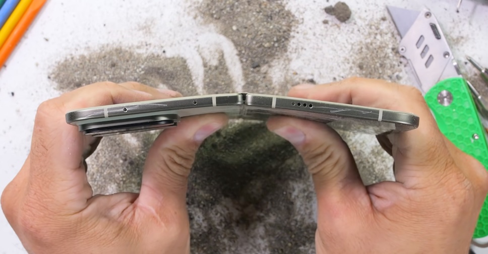 รอดหรือร่วง? Google Pixel 11 Pro Fold ถูกทดสอบความทนทานโดย JerryRigEverything