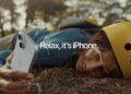 แคมเปญโฆษณา Relax, it’s iPhone ของ Apple เจอดราม่า จนต้องเปลี่ยนป้ายใหม่