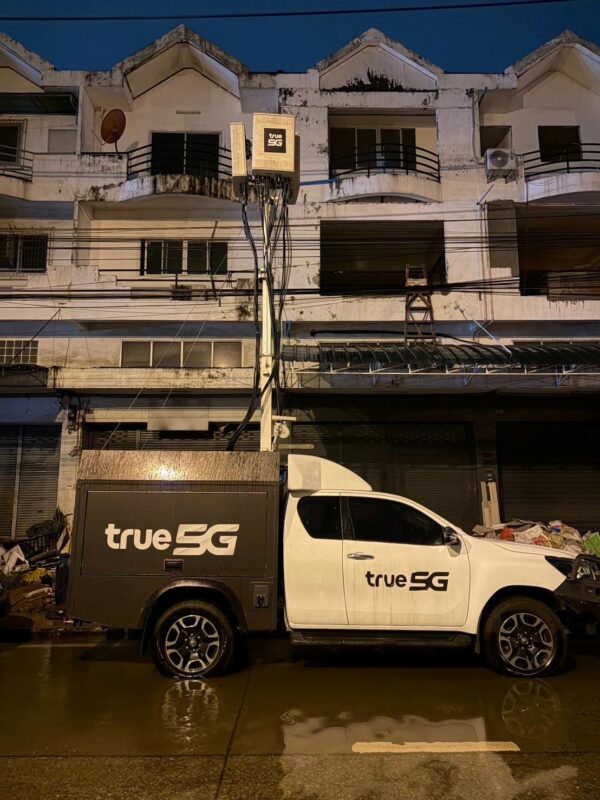 ทรู คอร์ปอเรชั่น ร่วมกับ กสทช. ห่วงใยประชาชนพื้นที่น้ำท่วมเคหะร่มเกล้า ส่งรถสถานีฐานเคลื่อนที่ COW เสริมสัญญาณ รองรับการติดต่อสื่อสารและประสานความช่วยเหลือ