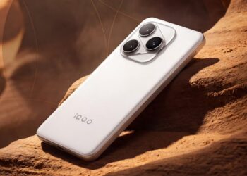 ภาพเรนเดอร์ iQOO 16 เผยให้เห็นดีไซน์กล้องหลังสามเหลี่ยมเหมือน UFO