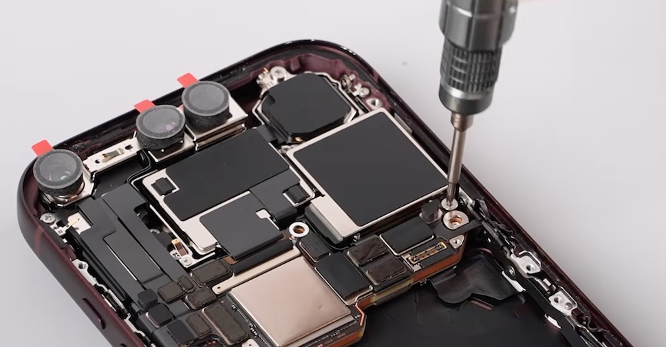 iPhone 18 Pro ถูกแกะเครื่องแล้ว เผยเบื้องหลังที่ทำให้ Dynamic Island แคบลงกว่าเดิม