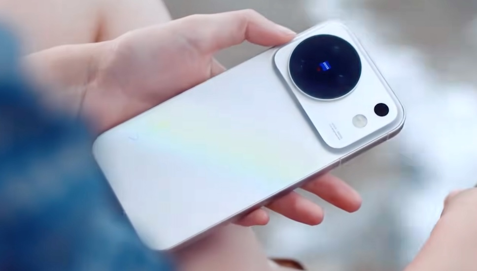 vivo X500 มีโฆษณาออกมาแล้ว เผยดีไซน์อย่างชัดเจน