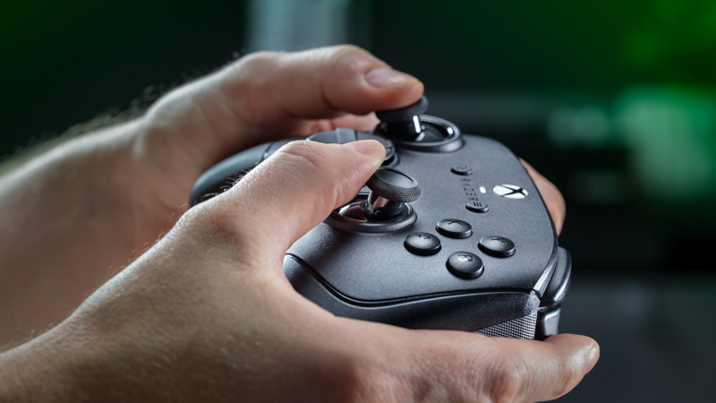 RAZER เปิดตัวไลน์อัป WOLVERINE V4 ใหม่สุดยอดคอนโทรลเลอร์ XBOX สำหรับผู้เล่นสายแข่งขันราคา 6,990 บาท