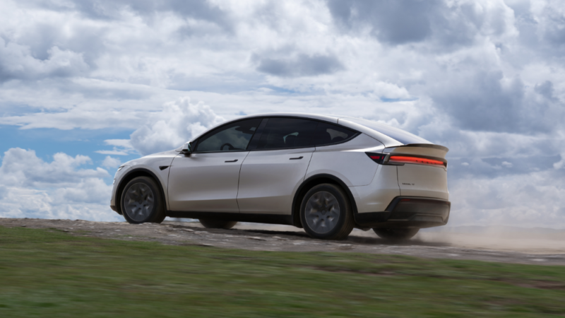 ครั้งแรกของโลก! Tesla เปิดให้ลูกค้าในประเทศไทยจอง Roadster พร้อมปรับอุปกรณ์ใน Model 3 และเพิ่มสมรรถนะ Model Y L ด้วย Acceleration Booster