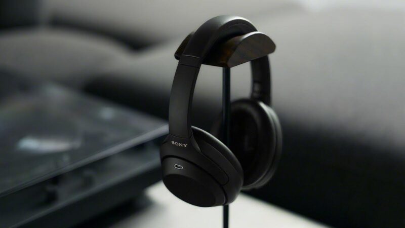 Sony WH-1000XM4C หูฟังไร้สายแบบครอบหู คุณภาพเสียงระดับพรีเมียมรุ่นใหม่ราคา 10,990 บาท