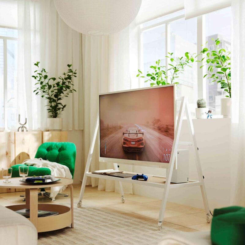 IKEA จับมือ XBOX เปิดตัว YXSTABY/อิกซ์ตาบี เฟอร์นิเจอร์สำหรับเล่นเกม ที่นั่งจอยเกม กล่องเก็บจอยเกม ที่วางจอมีล้อ และหมอนอิงรูปปุ่มเกม (D-Pad) สีเขียว