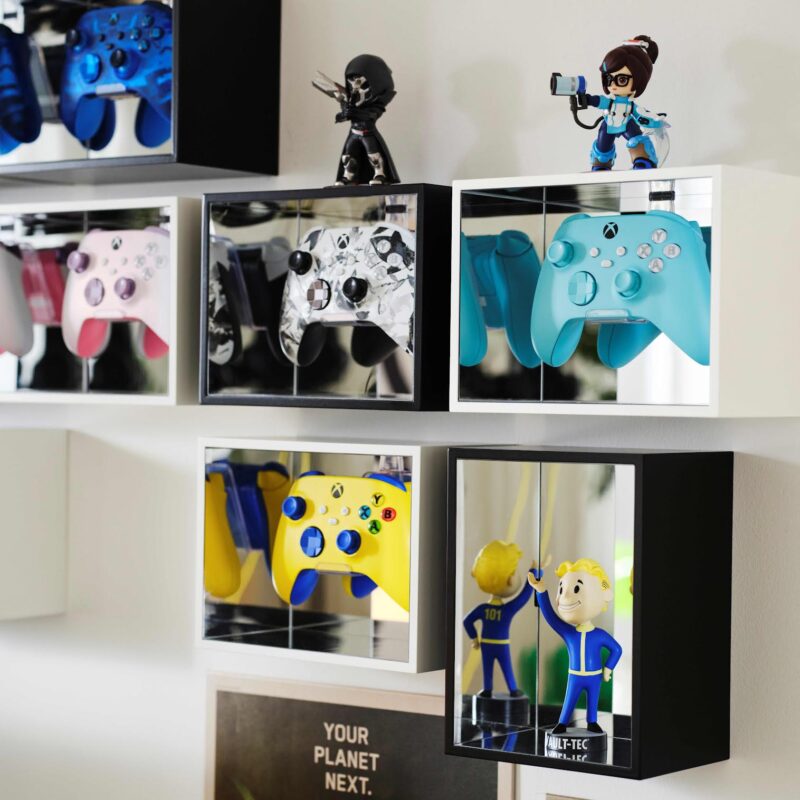 IKEA จับมือ XBOX เปิดตัว YXSTABY/อิกซ์ตาบี เฟอร์นิเจอร์สำหรับเล่นเกม ที่นั่งจอยเกม กล่องเก็บจอยเกม ที่วางจอมีล้อ และหมอนอิงรูปปุ่มเกม (D-Pad) สีเขียว