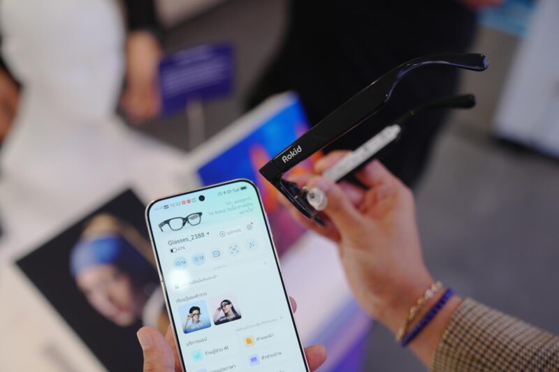 ครั้งแรกในเอเชียตะวันออกเฉียงใต้! AIS โชว์นวัตกรรม AI สุดล้ำ ด้วยพลัง 5G-ADVANCED ชวนสัมผัสเทคโนโลยีแห่งอนาคต ทดลองเล่นจริงที่ AIS SIAM