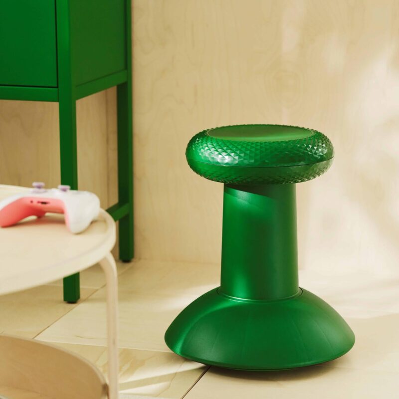 IKEA จับมือ XBOX เปิดตัว YXSTABY/อิกซ์ตาบี เฟอร์นิเจอร์สำหรับเล่นเกม ที่นั่งจอยเกม กล่องเก็บจอยเกม ที่วางจอมีล้อ และหมอนอิงรูปปุ่มเกม (D-Pad) สีเขียว