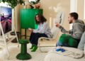 IKEA จับมือ XBOX เปิดตัว YXSTABY/อิกซ์ตาบี เฟอร์นิเจอร์สำหรับเล่นเกม ที่นั่งจอยเกม กล่องเก็บจอยเกม ที่วางจอมีล้อ และหมอนอิงรูปปุ่มเกม (D-Pad) สีเขียว