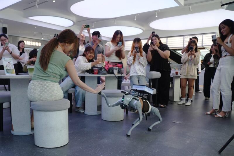 ครั้งแรกในเอเชียตะวันออกเฉียงใต้! AIS โชว์นวัตกรรม AI สุดล้ำ ด้วยพลัง 5G-ADVANCED ชวนสัมผัสเทคโนโลยีแห่งอนาคต ทดลองเล่นจริงที่ AIS SIAM