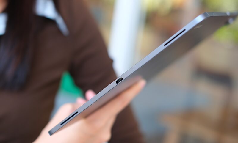 รีวิว Samsung Galaxy Tab S12 Ultra แท็บเล็ตจอยักษ์ 14.6 นิ้ว ดีไซน์บางเฉียบ เบาพกง่าย ทำงานได้ดุจ PC