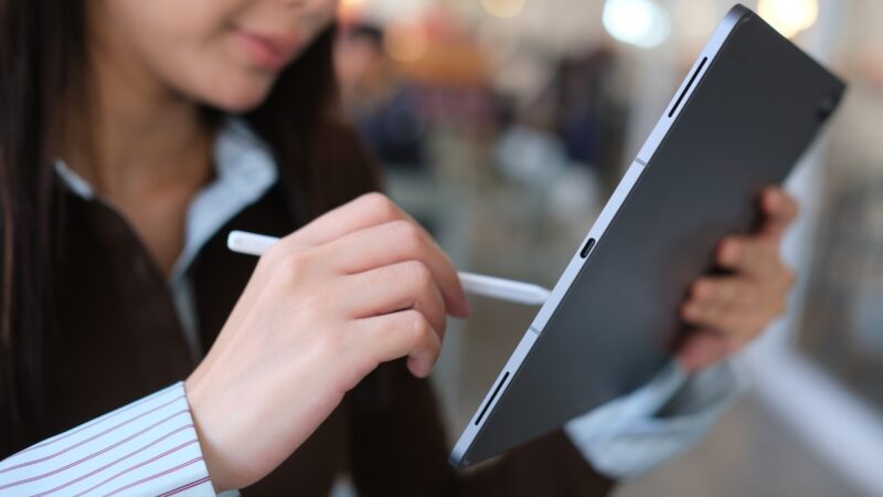 รีวิว Samsung Galaxy Tab S12 Ultra แท็บเล็ตจอยักษ์ 14.6 นิ้ว ดีไซน์บางเฉียบ เบาพกง่าย ทำงานได้ดุจ PC
