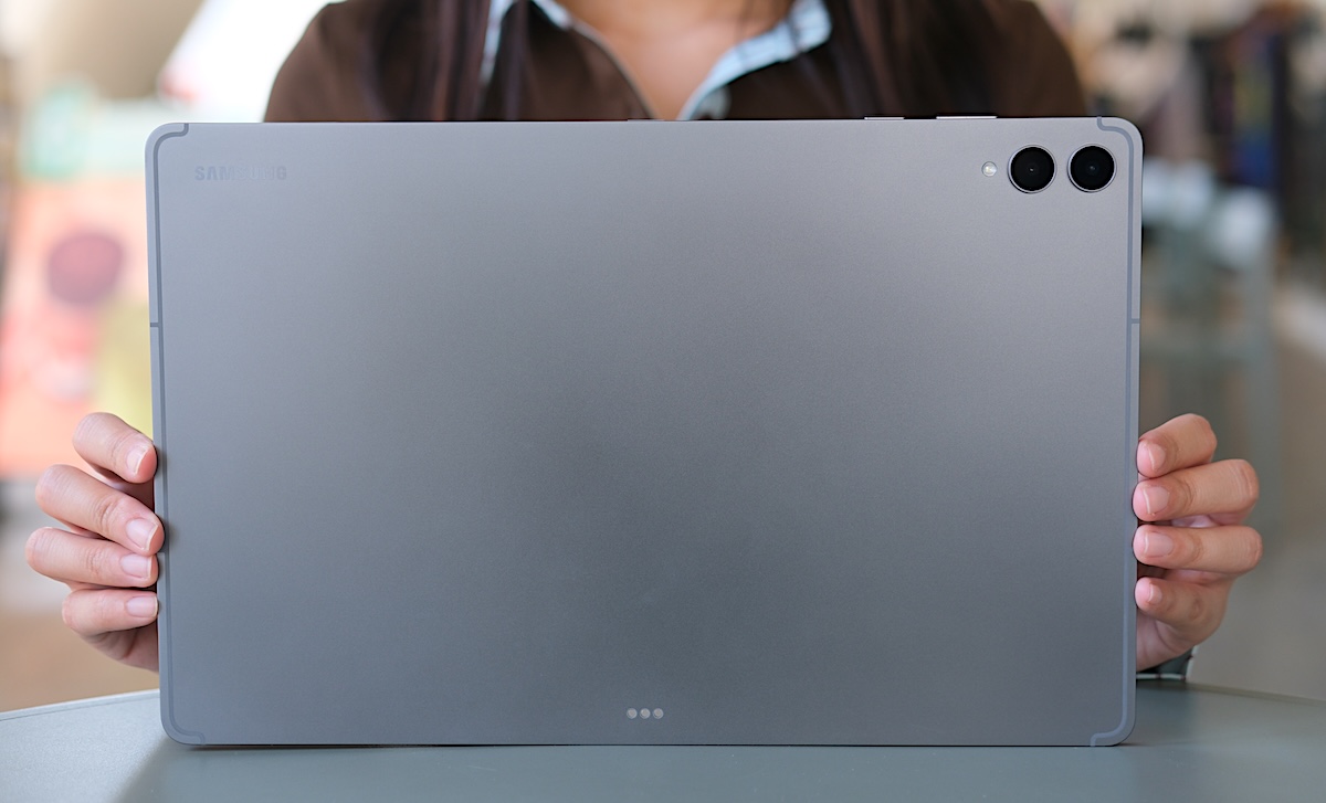 รีวิว Samsung Galaxy Tab S12 Ultra แท็บเล็ตจอยักษ์ 14.6 นิ้ว ดีไซน์บางเฉียบ เบาพกง่าย ทำงานได้ดุจ PC