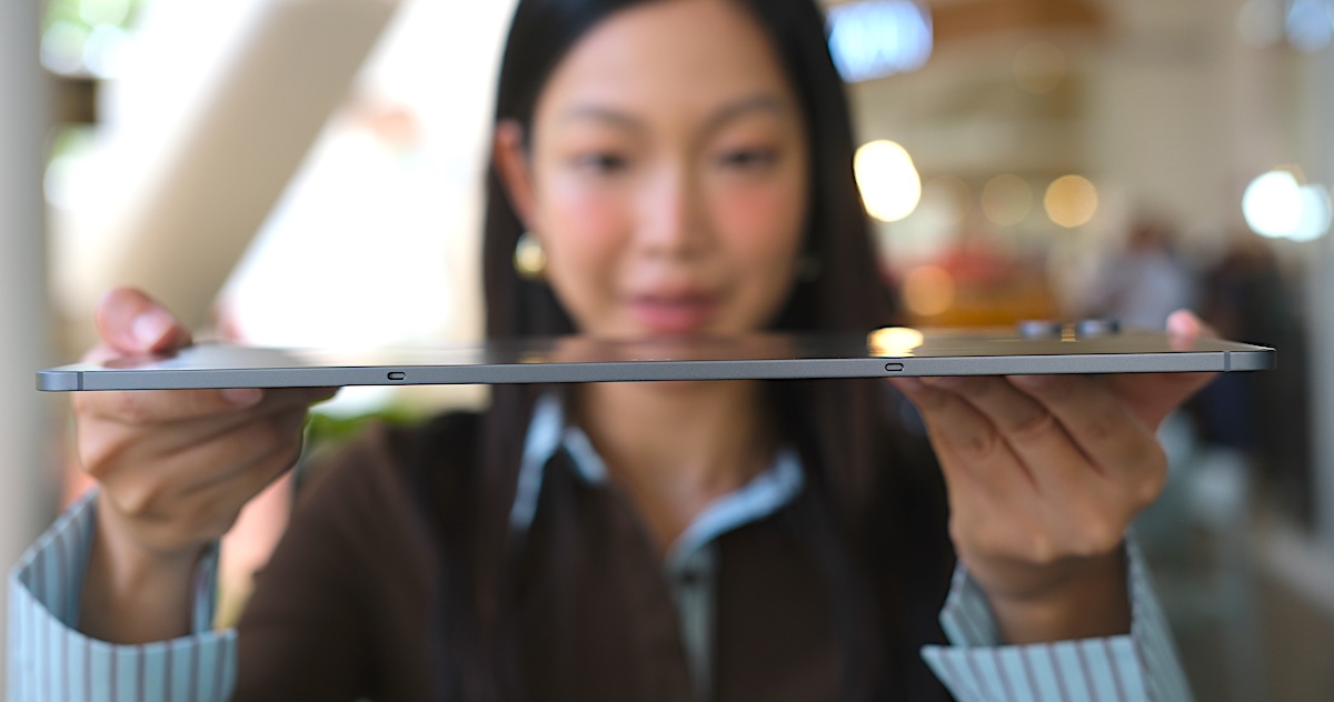 รีวิว Samsung Galaxy Tab S12 Ultra แท็บเล็ตจอยักษ์ 14.6 นิ้ว ดีไซน์บางเฉียบ เบาพกง่าย ทำงานได้ดุจ PC
