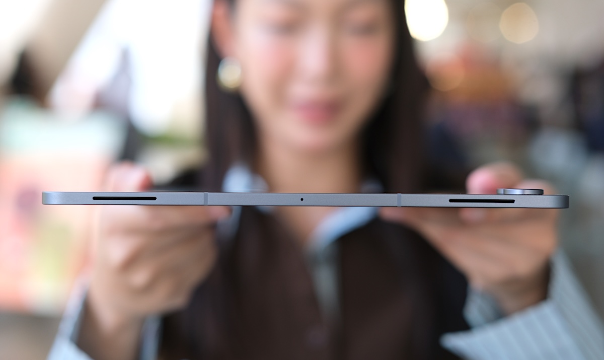 รีวิว Samsung Galaxy Tab S12 Ultra แท็บเล็ตจอยักษ์ 14.6 นิ้ว ดีไซน์บางเฉียบ เบาพกง่าย ทำงานได้ดุจ PC