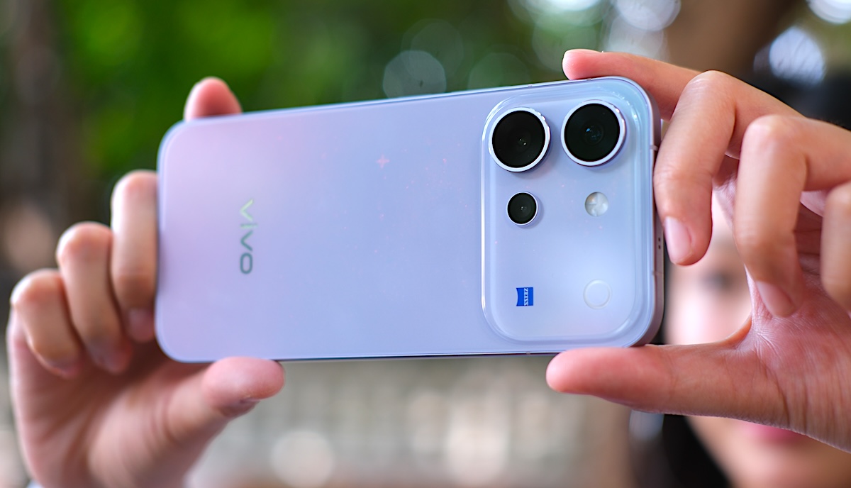 รีวิว vivo V80 "เสกช็อตลูกรักพระเจ้า" มาพร้อมกล้อง ZEISS ดีไซน์ดวงดาวสุดโดดเด่น แบตเตอรี่ 7200mAh ชาร์จไว 90W FlashCharge ระบบปฏิบัติการใหม่ล่าสุด OriginOS 7