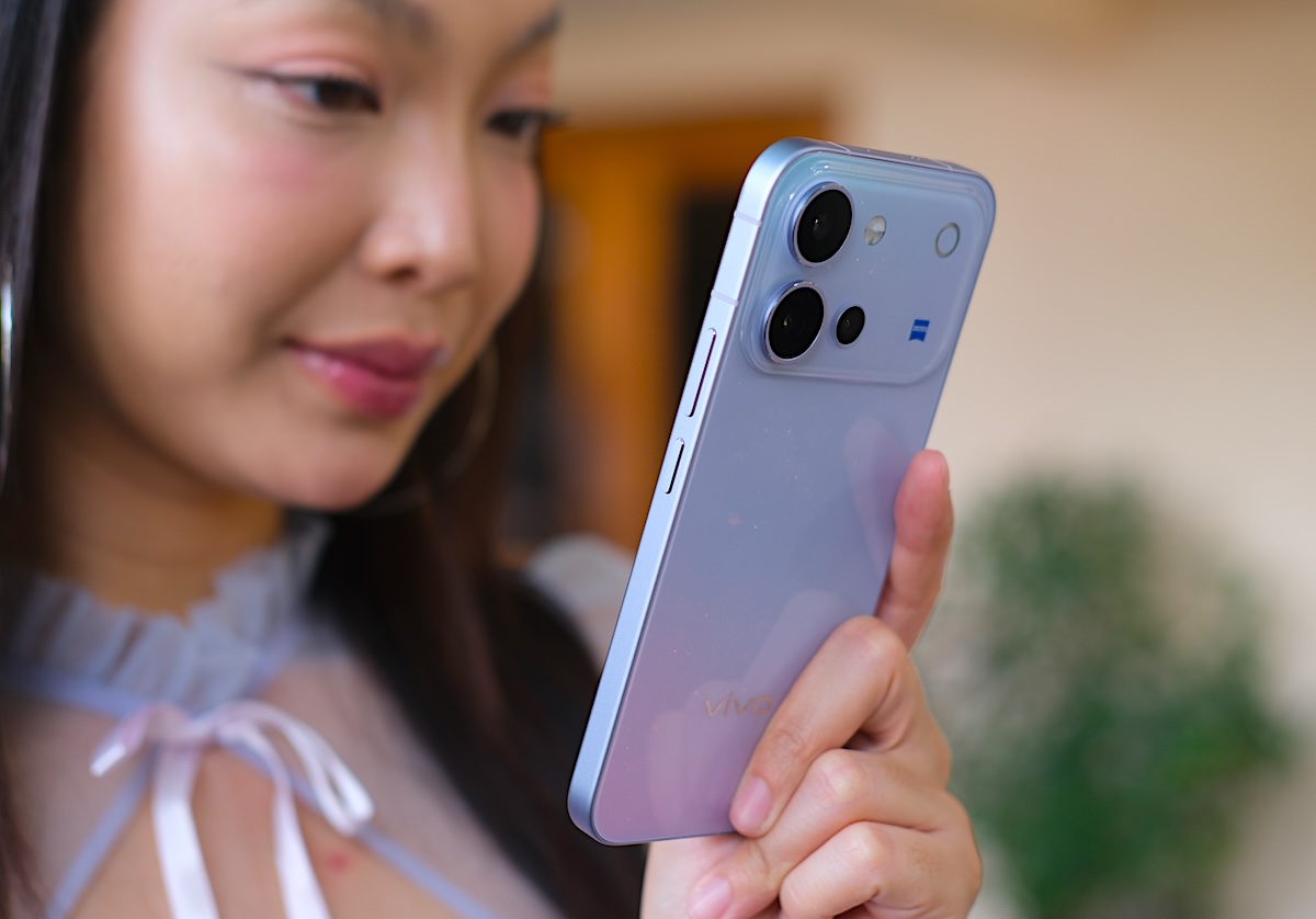 รีวิว vivo V80 "เสกช็อตลูกรักพระเจ้า" มาพร้อมกล้อง ZEISS ดีไซน์ดวงดาวสุดโดดเด่น แบตเตอรี่ 7200mAh ชาร์จไว 90W FlashCharge ระบบปฏิบัติการใหม่ล่าสุด OriginOS 7