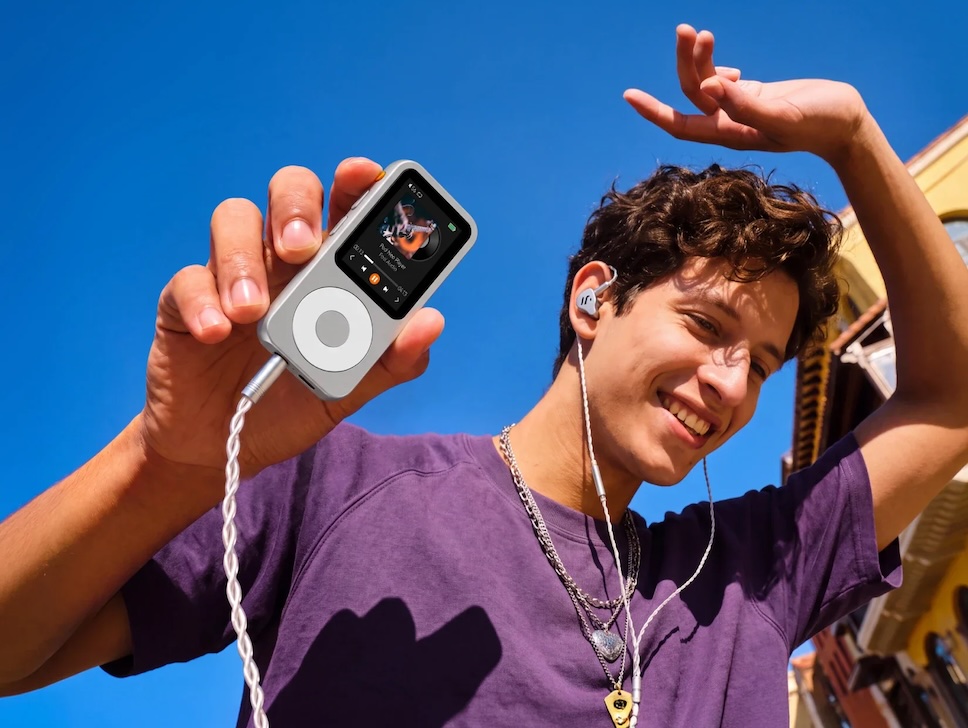 Fosi Audio DAP Neo Modern Classic เครื่องเล่นเพลงพกพา ดีไซน์คล้าย iPod Nano ราคาราว 2,690 บาท