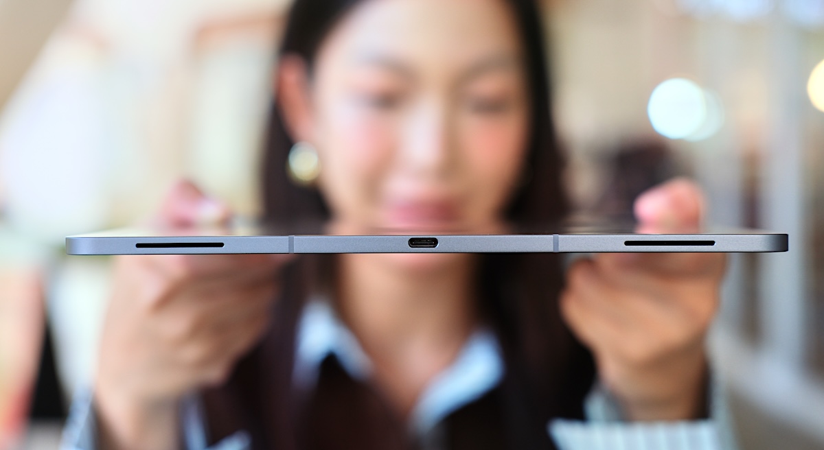 รีวิว Samsung Galaxy Tab S12 Ultra แท็บเล็ตจอยักษ์ 14.6 นิ้ว ดีไซน์บางเฉียบ เบาพกง่าย ทำงานได้ดุจ PC