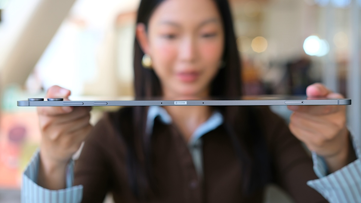 รีวิว Samsung Galaxy Tab S12 Ultra แท็บเล็ตจอยักษ์ 14.6 นิ้ว ดีไซน์บางเฉียบ เบาพกง่าย ทำงานได้ดุจ PC