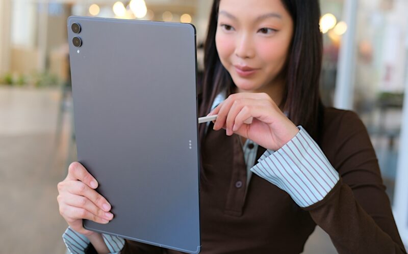 รีวิว Samsung Galaxy Tab S12 Ultra แท็บเล็ตจอยักษ์ 14.6 นิ้ว ดีไซน์บางเฉียบ เบาพกง่าย ทำงานได้ดุจ PC