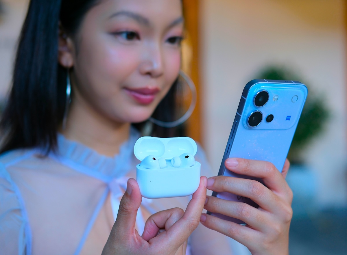รีวิว vivo V80 "เสกช็อตลูกรักพระเจ้า" มาพร้อมกล้อง ZEISS ดีไซน์ดวงดาวสุดโดดเด่น แบตเตอรี่ 7200mAh ชาร์จไว 90W FlashCharge ระบบปฏิบัติการใหม่ล่าสุด OriginOS 7