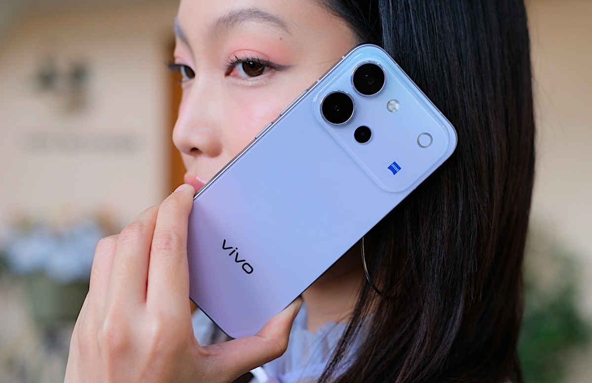 รีวิว vivo V80 "เสกช็อตลูกรักพระเจ้า" มาพร้อมกล้อง ZEISS ดีไซน์ดวงดาวสุดโดดเด่น แบตเตอรี่ 7200mAh ชาร์จไว 90W FlashCharge ระบบปฏิบัติการใหม่ล่าสุด OriginOS 7