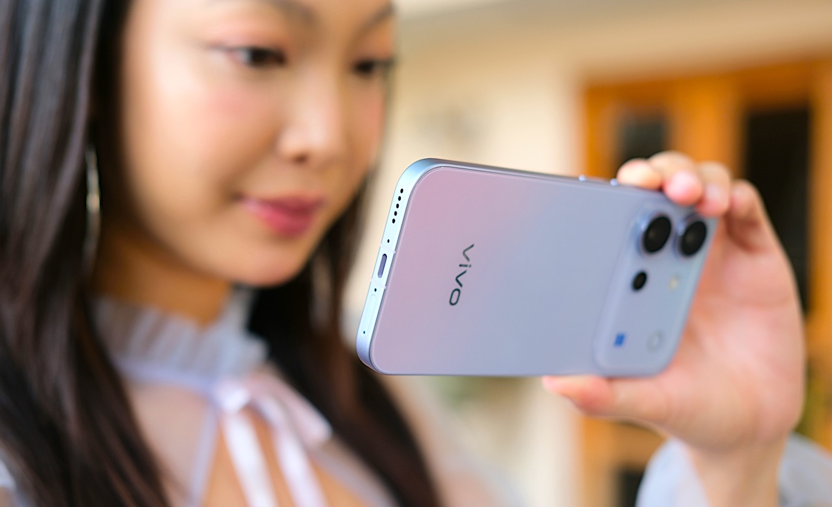 รีวิว vivo V80 "เสกช็อตลูกรักพระเจ้า" มาพร้อมกล้อง ZEISS ดีไซน์ดวงดาวสุดโดดเด่น แบตเตอรี่ 7200mAh ชาร์จไว 90W FlashCharge ระบบปฏิบัติการใหม่ล่าสุด OriginOS 7
