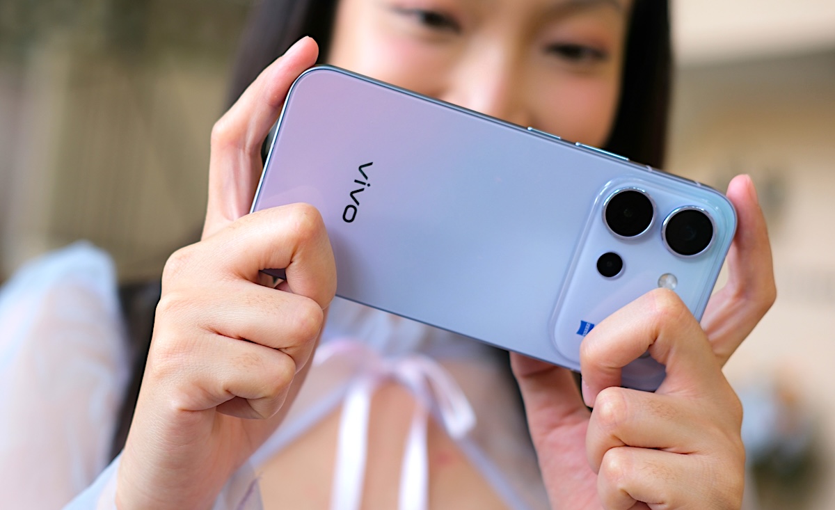 รีวิว vivo V80 "เสกช็อตลูกรักพระเจ้า" มาพร้อมกล้อง ZEISS ดีไซน์ดวงดาวสุดโดดเด่น แบตเตอรี่ 7200mAh ชาร์จไว 90W FlashCharge ระบบปฏิบัติการใหม่ล่าสุด OriginOS 7