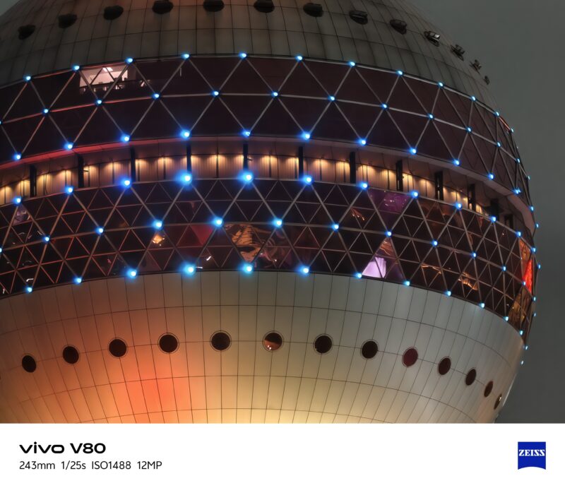 รีวิว vivo V80 "เสกช็อตลูกรักพระเจ้า" มาพร้อมกล้อง ZEISS ดีไซน์ดวงดาวสุดโดดเด่น แบตเตอรี่ 7200mAh ชาร์จไว 90W FlashCharge ระบบปฏิบัติการใหม่ล่าสุด OriginOS 7