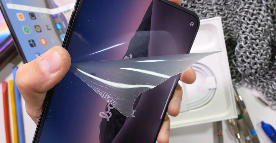 iPhone Duo ถูกทดสอบความทนทานจนพังยับเยิน รวมถึงลอกชั้นเคลือบ Nano-texture ก่อนชำแหละเครื่องให้ดู