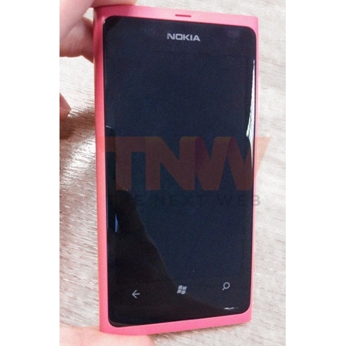 หลุดก่อนงาน Nokia 800 ตัวเป็นๆที่จะเปิดตัวพรุ่งนี้