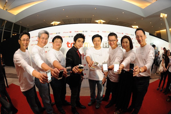 Truemove H จัดงานเปิดตัว iPhone 4S ยิ่งใหญ่ นำรายได้หลังหักค่าใช้จ่าย 1,000 เครื่องแรก มอบสภากาชาดไทย และพลังน้ำใจไทย Power of Thai