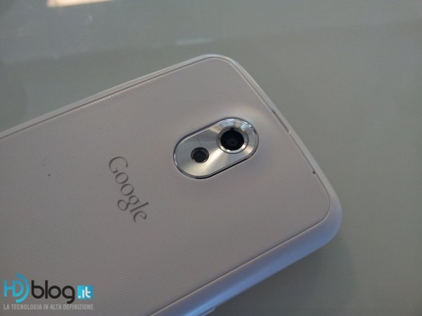 เผยโฉม Galaxy Nexus สีขาวตัวเป็นๆ อาจได้เห็นในงาน TME 2012