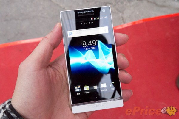 เปรียบเทียบความงามระหว่าง Xperia S สีขาวกับ Xperia arc S สีขาวรุ่นไหนจะถูกใจกว่ากัน