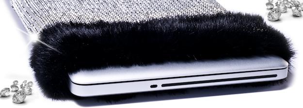 มาดูเคสใส่ Macbook Pro ที่แพงสุดในโลกใช้เพชรมากกว่า 8,000 เม็ด ราคา 330 ล้านบาท