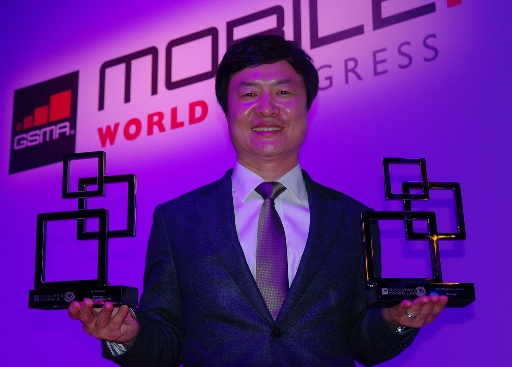 Samsung คว้า 2 รางวัล Smartphone of the Year และ Manufacturer of the Year จากงาน โมบายล์ เวิลด์ คอนเกรส 2012