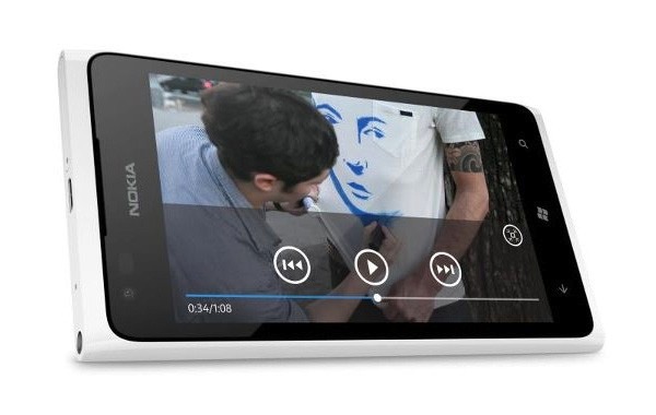 Nokia Lumia 900 สีขาวเตรียมส่งตรงถึงมือลูกค้าชาวอังกฤษในวันที่ 27 เมษายนนี้