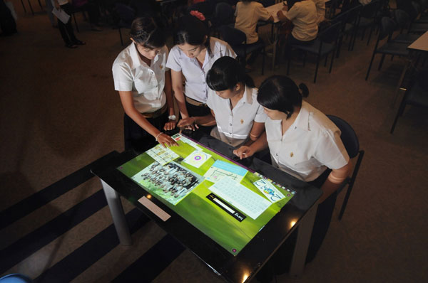 Samsung จับมือ ม.รังสิตส่ง Galxy Tab 8.9 และ Samsung E-board พัฒนาห้องเรียนยุคดิจิตอลแบบสมาร์ทคลาสรูม