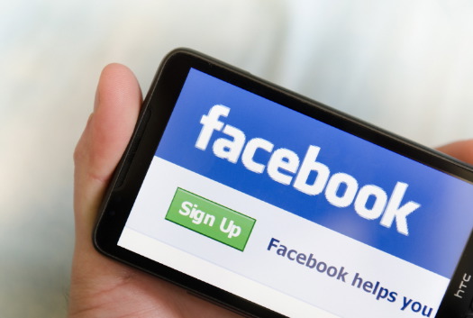 เผยสถิติผู้ใช้งาน Facebook ในสหรัฐนิยมใช้บนสมาร์ทโฟนมากกว่าบนคอมพิวเตอร์แล้ว