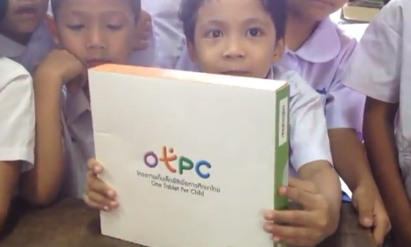 สาธิตการใช้งาน Tablet ป.1 โครงการ OTPC โดยน้องปิยชนม์ นักเรียนชั้นป.1 จ.เชียงราย (มีคลิป)