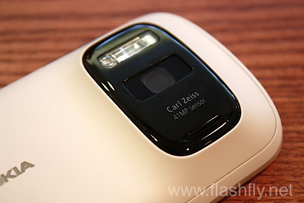 Nokia 808 PureView คว้ารางวัล EISA Award ล่าสุดมาครอง เผย Lumia PureView มาแน่เร็วๆนี้