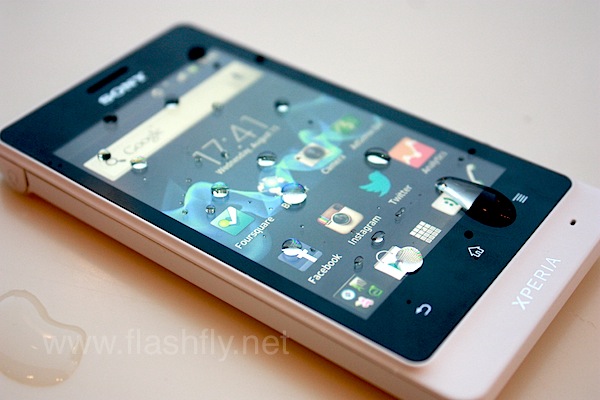 สัมผัสแรก Xperia Go สมาร์ทโฟนกันน้ำ ในราคาไม่ถึงหมื่นบาท!! จาก Sony Mobile