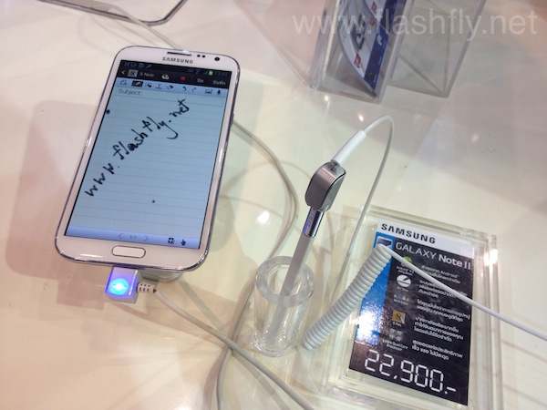 พาชมงาน Thailand Mobile Expo 2012 Showcase โดยทีมงาน Flashfly (ชมภาพ)