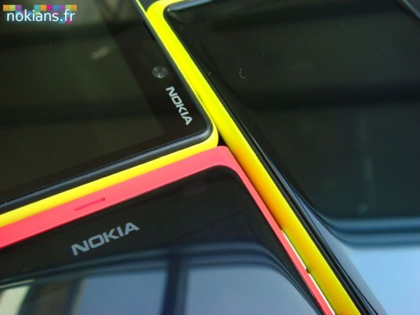 ชมภาพ Nokia Lumia 920 และ Lumia 820 ตัวเป็นๆที่กำลังจะวางจำหน่ายเร็วๆนี้