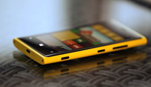 ใหม่ Nokia Lumia 920 และ Lumia 820 ระบบ Windows Phone 8 รองรับภาษาไทยเต็มรูปแบบ (ชมคลิปพากย์ไทย)