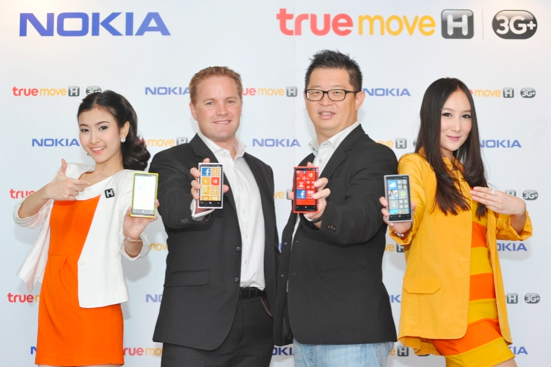 Truemove H จับมือ Nokia ต่อยอดความเป็นแชมป์ตลาดสมาร์ทโฟนวางจำหน่าย Lumia 920 และ 820 ที่ร้าน True Shop